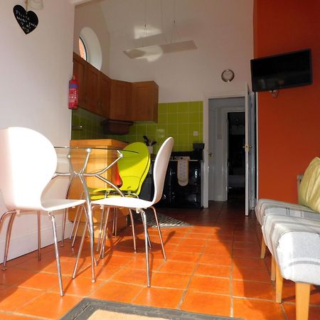 Salty Towers Villa Sheringham Esterno foto