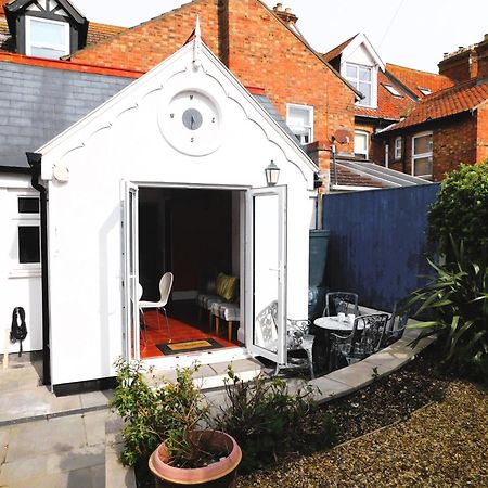Salty Towers Villa Sheringham Esterno foto