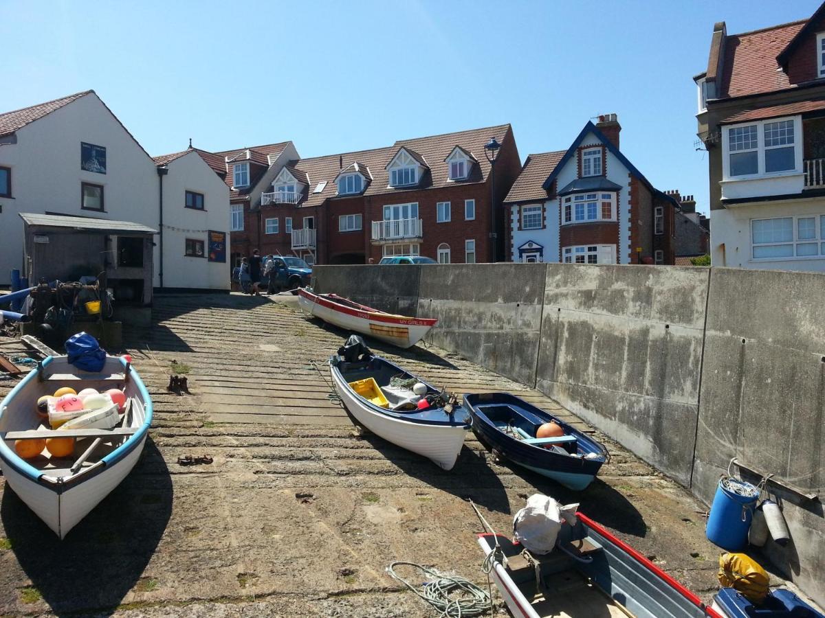 Salty Towers Villa Sheringham Esterno foto